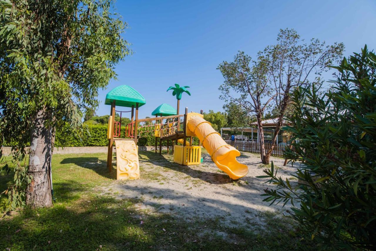 Camping Le Palme Marina Di Bibbona Exterior photo